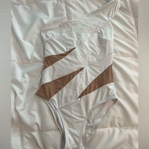 Boutique White One Shoulder Mesh Cut Out Swimsuit - Picture 8 of 9